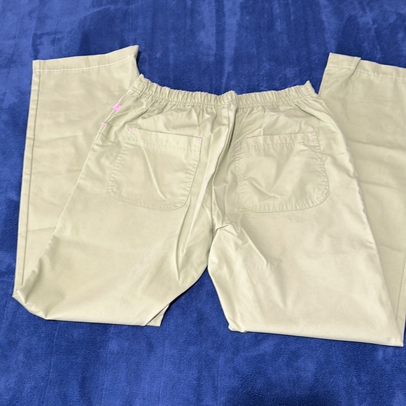 Scrub top and pants - Picture 2 of 9